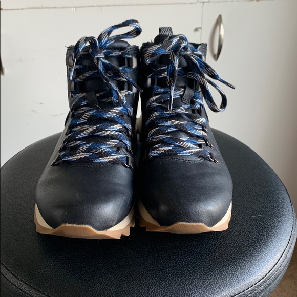 Merrell Black Hiking Boots with Blue Accents‎ Women’s Size 7 - Picture 2 of 6